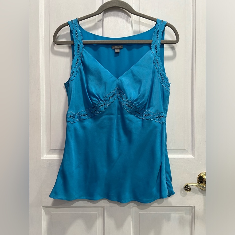 ANN TAYLOR Blue V Neck 100% SILK Tank Lace Side Zipper Lined SIZE 8 Pre Loved